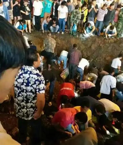 玉石在哪里挖,云南腾冲现挖翡翠一条街，挖到就是宝贝吗？