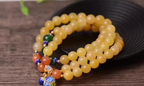 为什么玉要用水泡了再戴,新买的金丝玉手串戴之前用水泡吗？