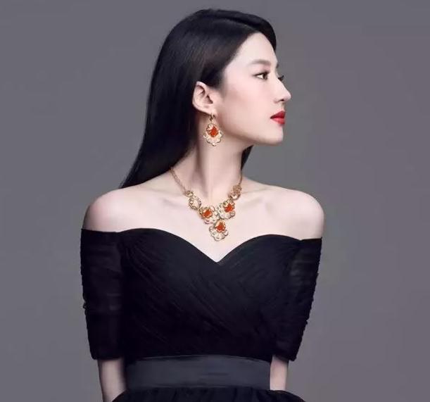 为什么玉要用水泡了再戴,新买的金丝玉手串戴之前用水泡吗？