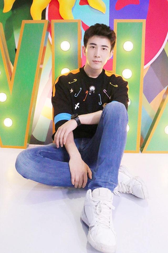 娄艺潇男友:娄艺潇终于公开晒恋情啦，男友李川究竟什么来头？