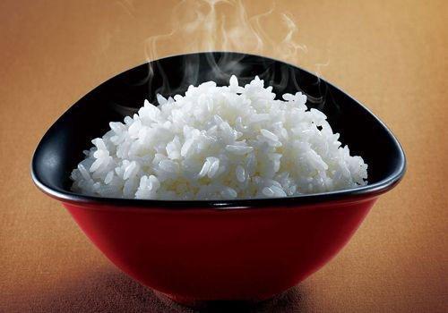 米饭和馒头哪个更充饥，为啥北方人吃米饭容易饿，南方人吃面食容易饿