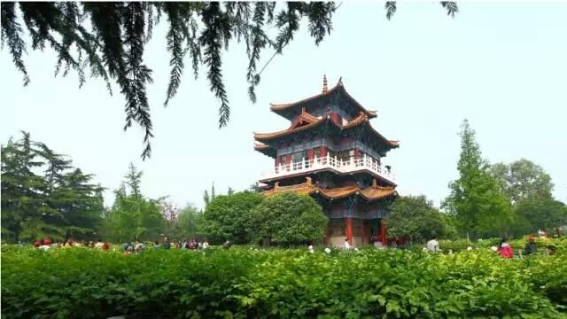 洛阳是几朝古都,洛阳和西安分别是几朝古都？