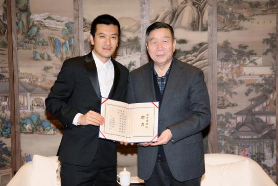 黄晓明伴娘团:黄晓明结婚时请遍半个娱乐圈，出事时仅3人力挺，你怎么看？