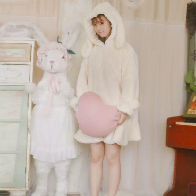 淘宝忠犬小八家模特小兮:有哪些淘宝店铺的衣服适合高中女生穿？