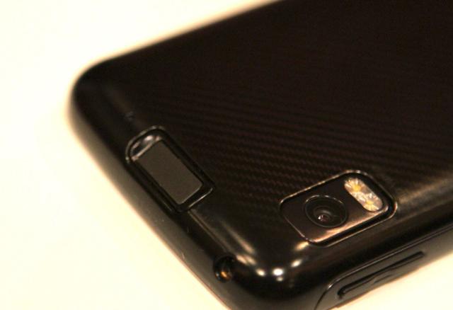 最早用上指纹识别的手机是iPhone 5s？