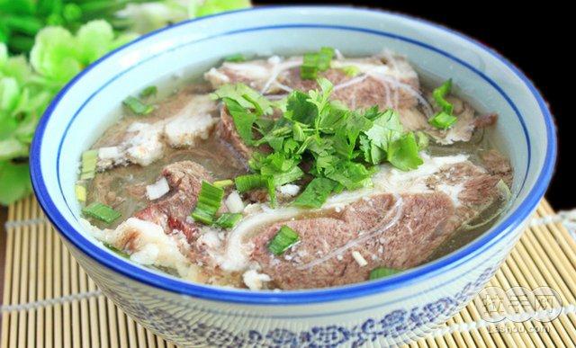 西安有哪些好吃的水盆羊肉，为什么陕西“渭南水盆羊肉”这么好吃？
