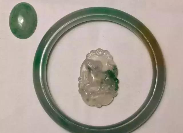 鉴定翡翠真假小妙招,翡翠拍照片能看出真假吗？怎么鉴定？