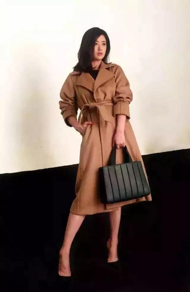 带帽 羊绒 大衣:有哪些<a href=https://maguai.com/list/99-0-0.html target=_blank class=infotextkey>明星</a>穿过Maxmara？