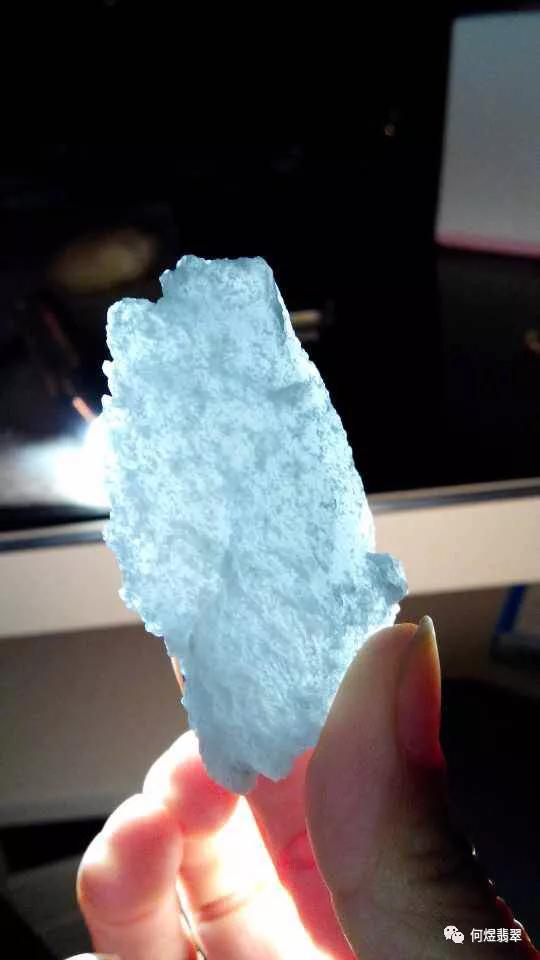 有证书怎么查玉的价格,怎样才能让业内人给自己的玉石估价？