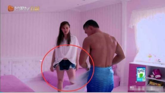 应采儿妈妈:应采儿晒《爸哪》妈妈团合影，哪个妈妈保养最好？