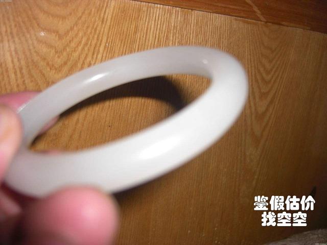 古法手镯圈口买大点还是小点,两万元能买什么样的黄金手镯？