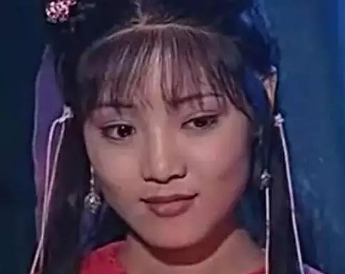 唐悠悠是不是整容了:大家有没有觉得邓家佳越来越像李小璐了？