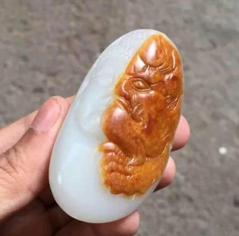 和田玉怎么盘玩出包浆,和田玉黄皮籽料怎么盘玩最快变漂亮？