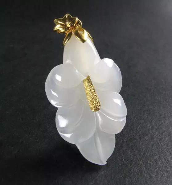 和田玉怎么保养会越来越润,和田玉经常盘玩，油性会越好吗？