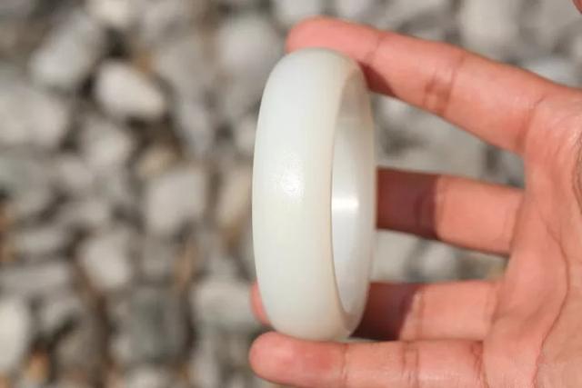 玉镯子哪种最好,哪种和田玉手镯是最好的？