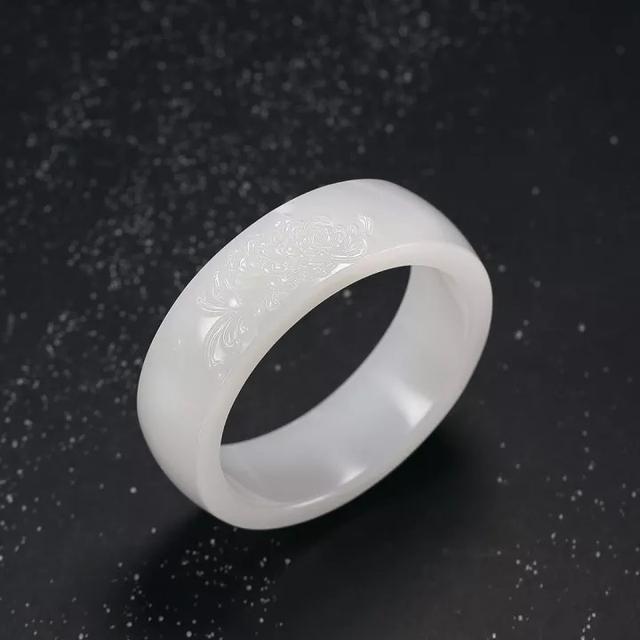 新疆碧玉手镯,和田玉碧玉手镯如何保养？