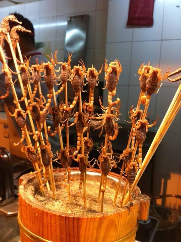 油炸毒蜘蛛:油炸毒蜘蛛图片大全 全国各地有很多奇葩的食物，你们敢吃吗？