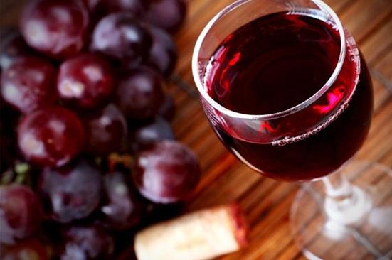 红酒养生什么时候喝好，从养生角度看，什么时候喝红酒最好？