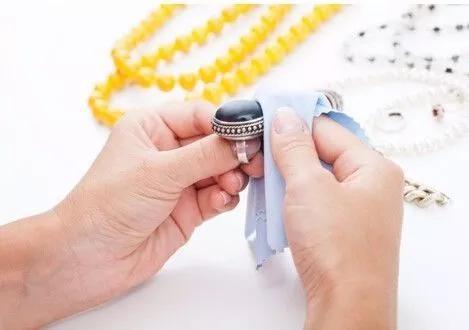 翡翠泡油后有什么影响,把我的翡翠在植物油里泡俩月行吗？