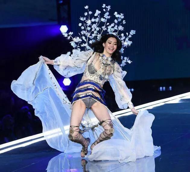 杨幂代言维密:如何看待奚梦瑶摔跤，之后有多大可能继续参加维密