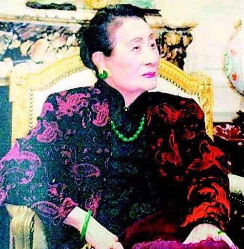 10万左右的翡翠手镯图片,世界上最贵的翡翠手镯是什么？