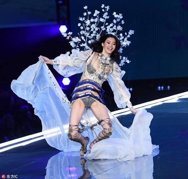 杨千嬅意外摔倒:请朋友喝酒，朋友在散席时发生跌倒导致意外死亡，应该怎样赔偿