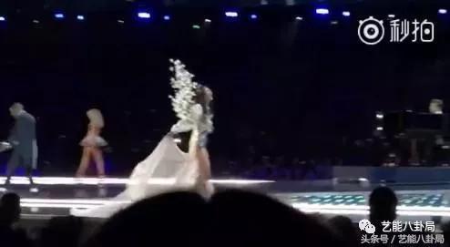 奚梦瑶个人简介:何猷君成功求婚奚梦瑶，你怎么看待这对恋情？