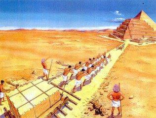 金字塔建造，金字塔修建之如何将巨石堆上去的