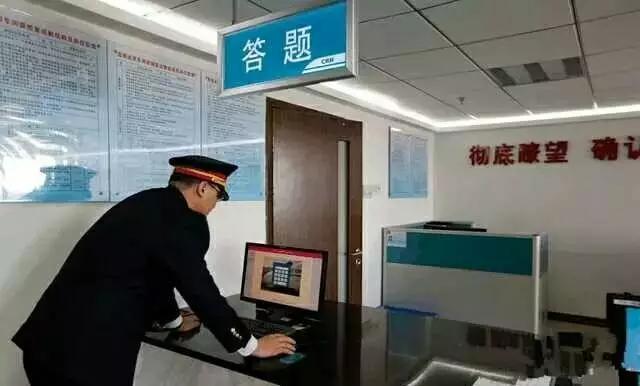 高铁驾驶室发生灵异事件:为什么有的高铁连接处是两个车头连在一起？