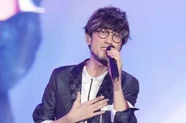 小刚周传雄:你们觉得小刚周传雄这次能真正火起来，重回昔日巅峰吗
