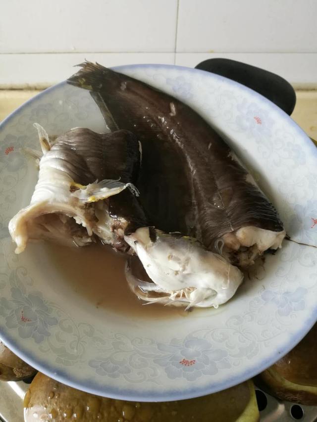青鲇鱼:鲶鱼怎么处理去腥味？#吃货召集令#？
