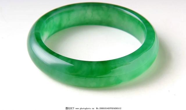 怎么判断翡翠已经戴活了,翡翠玉镯有裂缝戴久了会自动愈合吗？