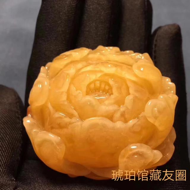 最适合女士戴的8种吊坠,女性带什么样的蜜蜡吊坠好？