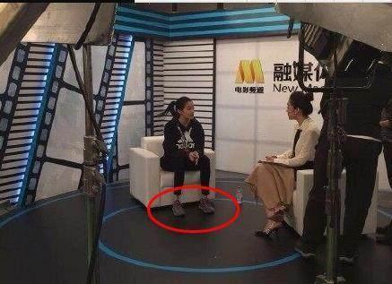 偶遇鹿晗:鹿晗关晓彤公布恋情后首次同框，他们的表现如何