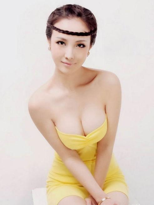 干露露最新照:干露露每次出行演出，为何一定有干妈妈相陪？