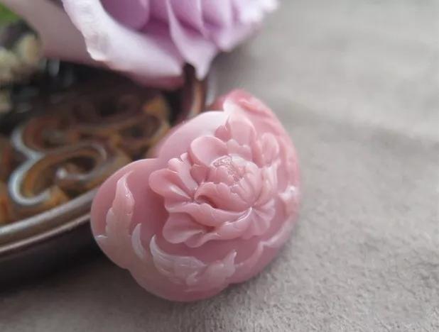 粉色的玉手镯是什么玉 ,和田玉有粉色的吗，好看吗？