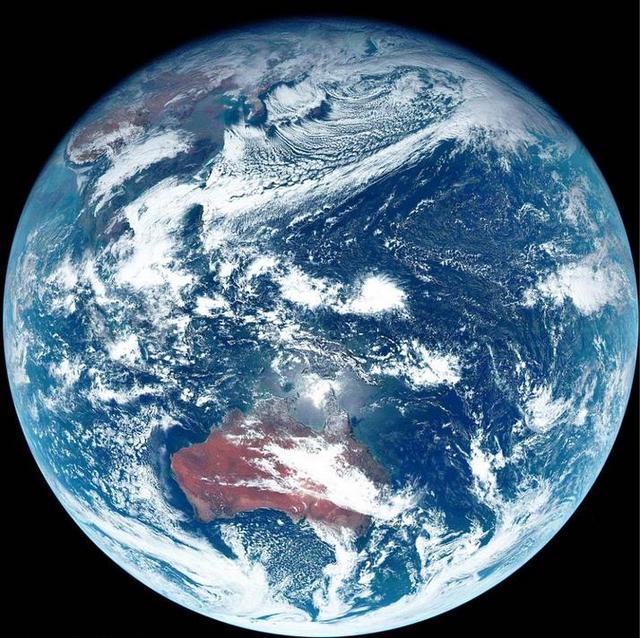 宇航员看到的地球，在太空中能看到地球在旋转吗为什么