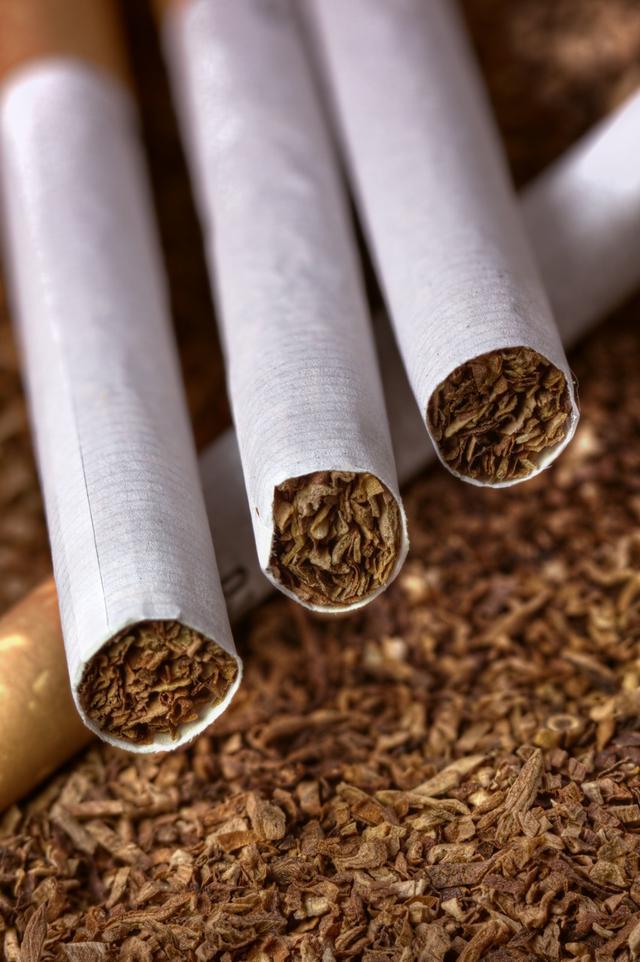 现在烟草公司的香烟里有纸，是怎么回事？