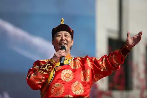 乌兰托娅简介:内蒙古都有哪些在本地比较出名的歌手？