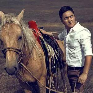 乌兰托娅简介:内蒙古都有哪些在本地比较出名的歌手？