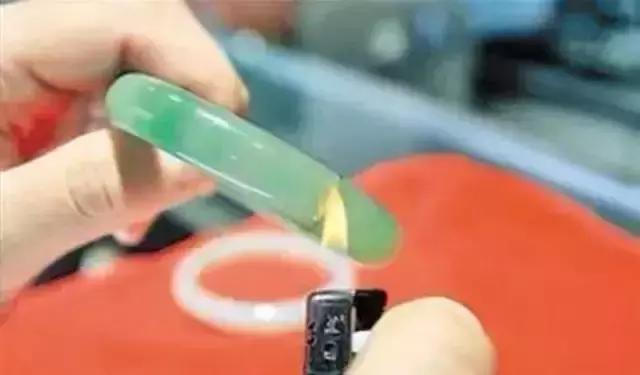 手电筒翡翠鉴别最直接方法,真假翡翠怎么分辨，怎么鉴定？