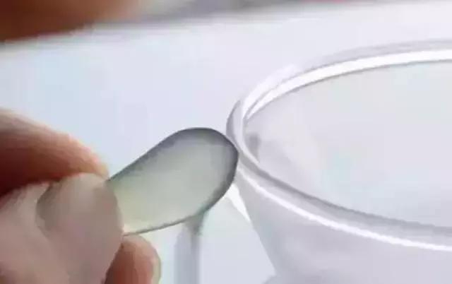 鉴定翡翠真假小妙招,鉴别翡翠，最简单的方法是什么？