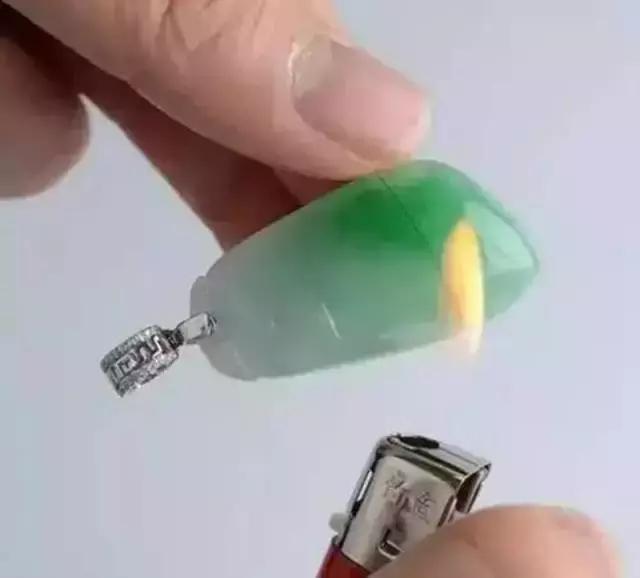 手电筒翡翠鉴别最直接方法,真假翡翠怎么分辨，怎么鉴定？