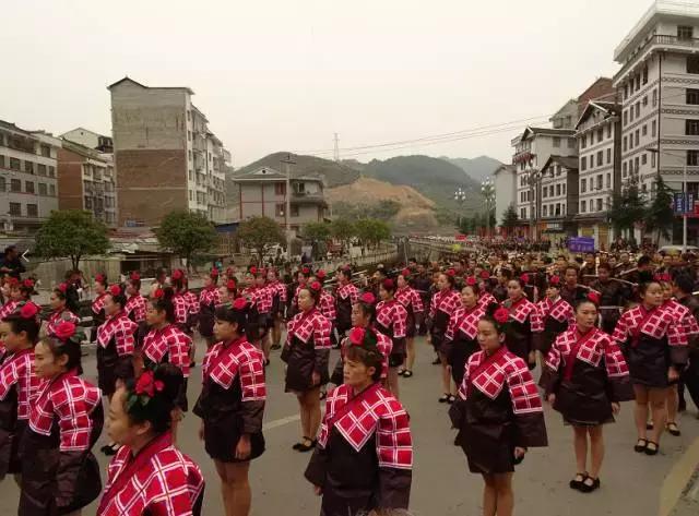欢子女朋友:欢子TV一个月能赚多少钱？
