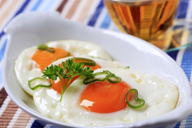 为何日本人吃生鸡蛋没事，为什么日本的鸡蛋可以生吃
