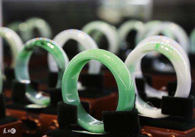 中国哪里产翡翠原石,腾冲为何能被誉为中国翡翠第一城？