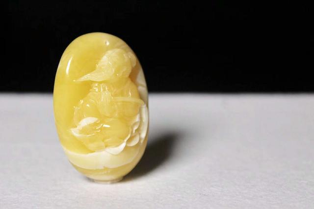 头条问答 - 市面上用柯巴假冒蜜蜡的太多了,怎么辨别蜜蜡的真假呢?