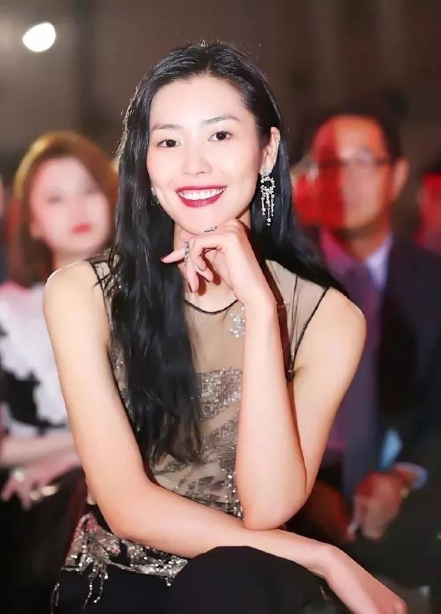 古力娜扎姐姐:刘雯和娜扎都推荐涂的“枫叶色”口红是什么来历？