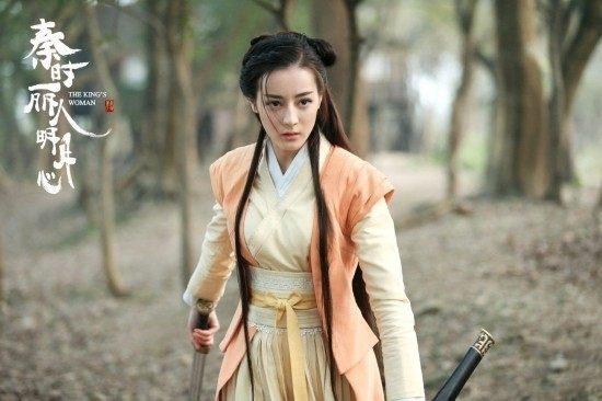 迪丽热巴和古力娜扎:迪丽热巴古力娜扎都红了，同样貌美的新疆小花麦迪娜为何火不起来