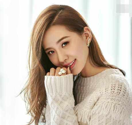 李宇春长发:哪个女明星短发时比长发更美